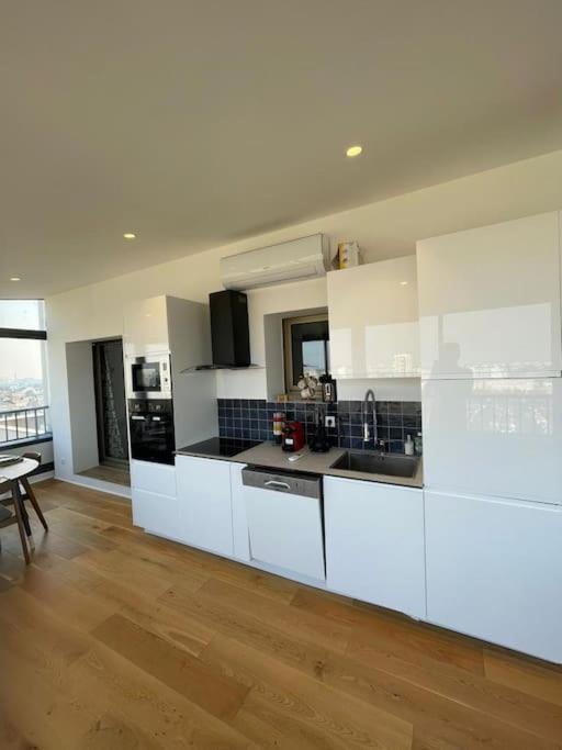 Penthouse / 2 Bedrooms In City Center Of อองเชร์ ภายนอก รูปภาพ