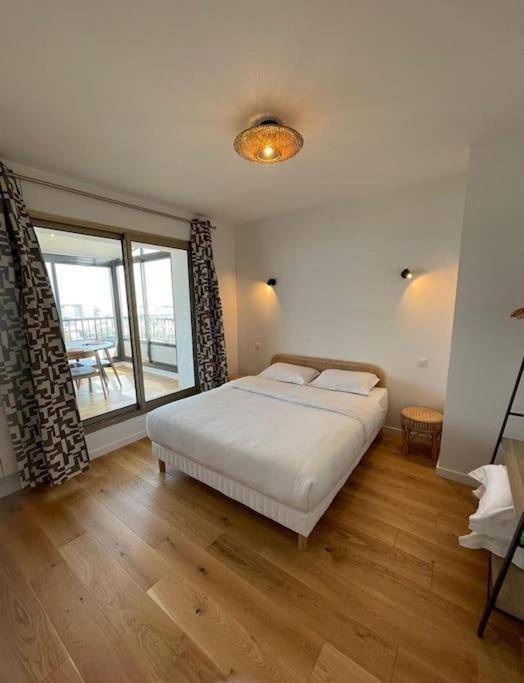 Penthouse / 2 Bedrooms In City Center Of อองเชร์ ภายนอก รูปภาพ