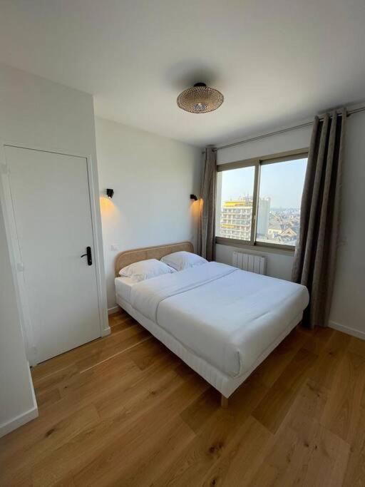 Penthouse / 2 Bedrooms In City Center Of อองเชร์ ภายนอก รูปภาพ