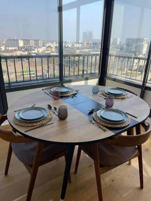Penthouse / 2 Bedrooms In City Center Of อองเชร์ ภายนอก รูปภาพ