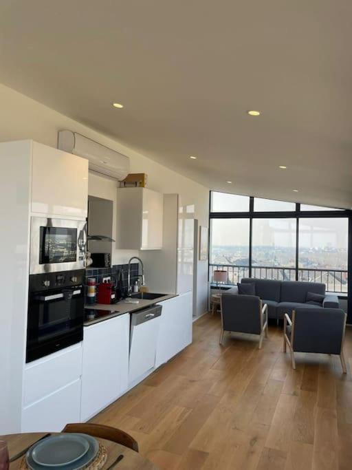 Penthouse / 2 Bedrooms In City Center Of อองเชร์ ภายนอก รูปภาพ